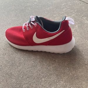 Nike Roshes !!! Red/burgundy